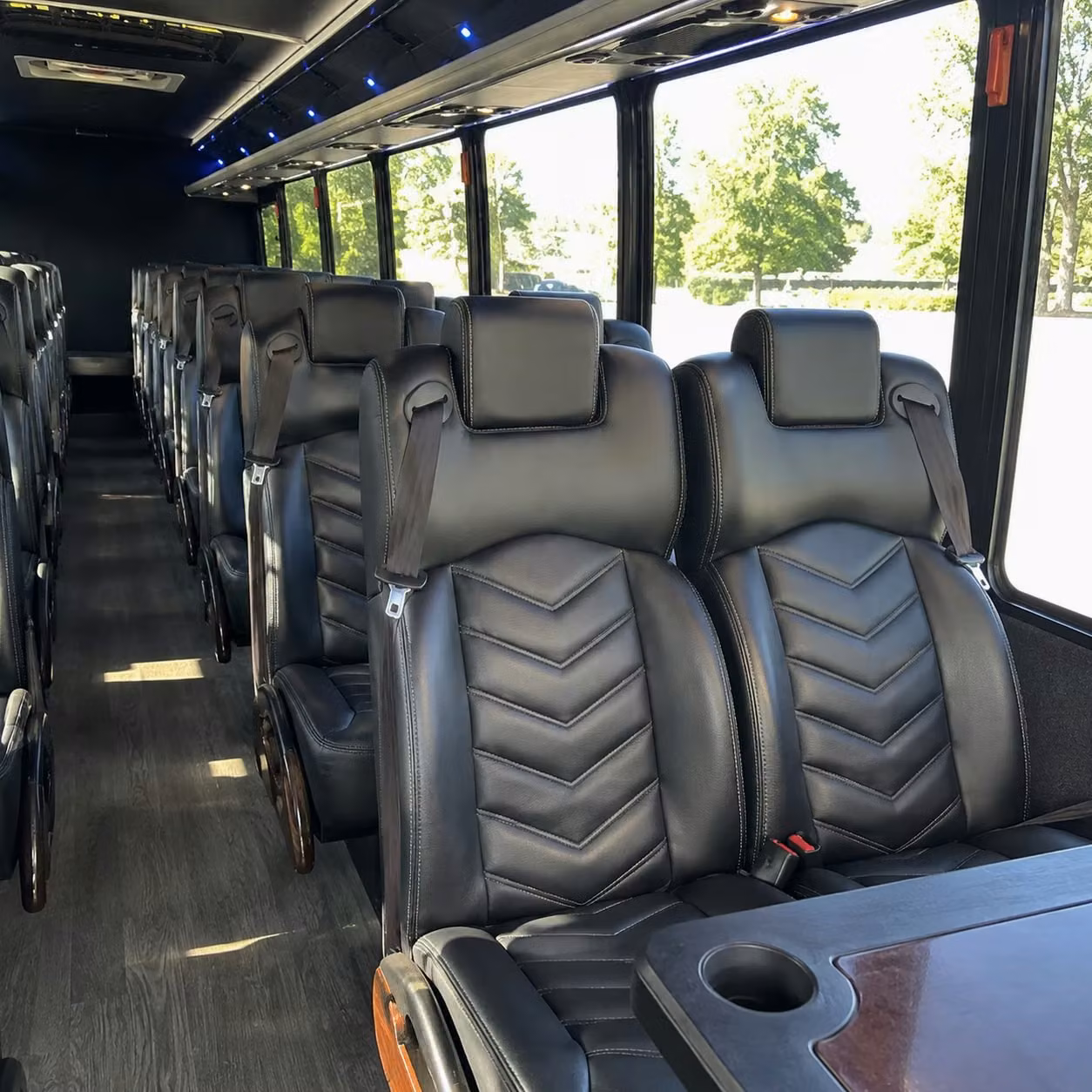 ontario 18 passenger minibus rental