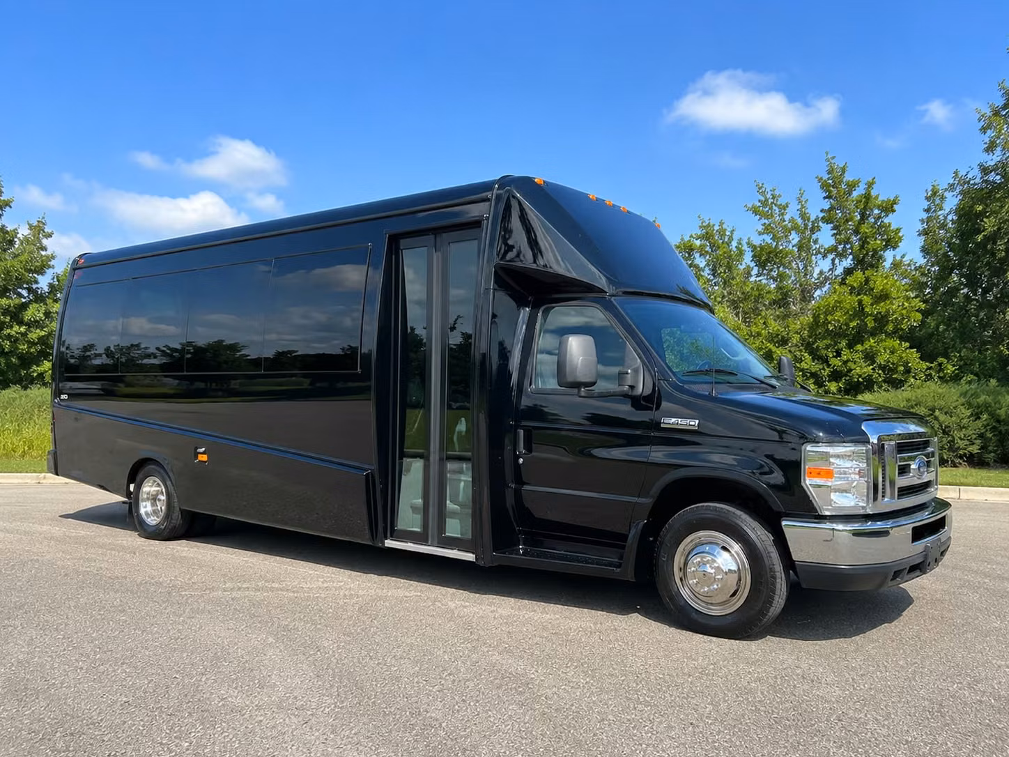 ontario 20 passenger minibus rental