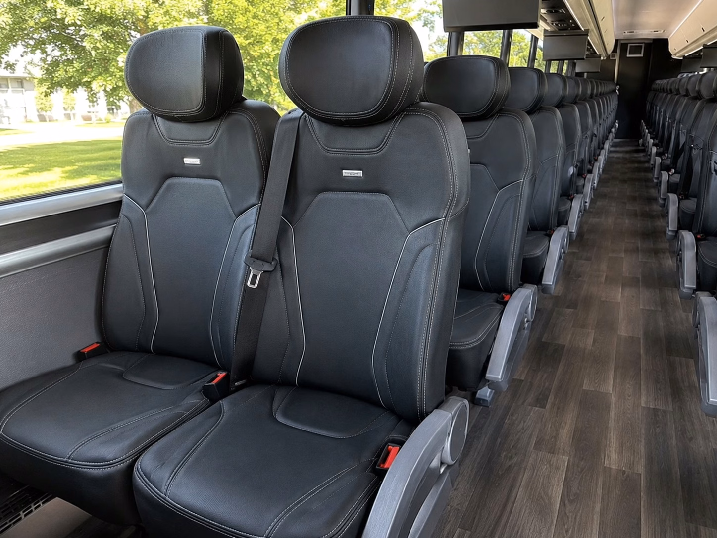 shuttle buses for ontario wedding venues along the vineyard and estate circuit